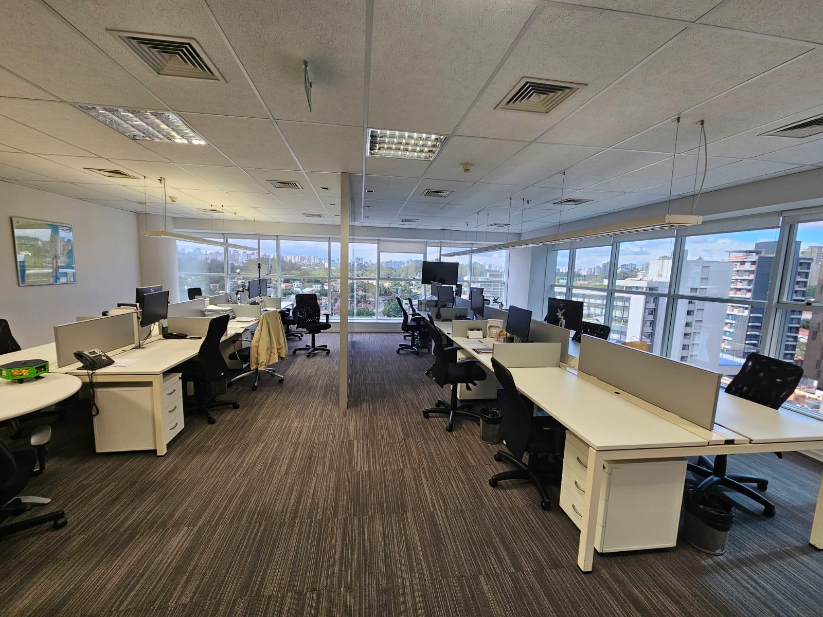 Mobiliado de 200m² no Itaim (B)