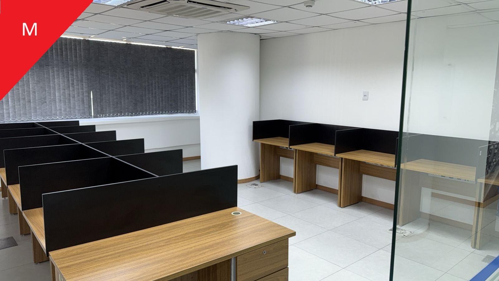Mobiliado de 925m² no Centro (C)